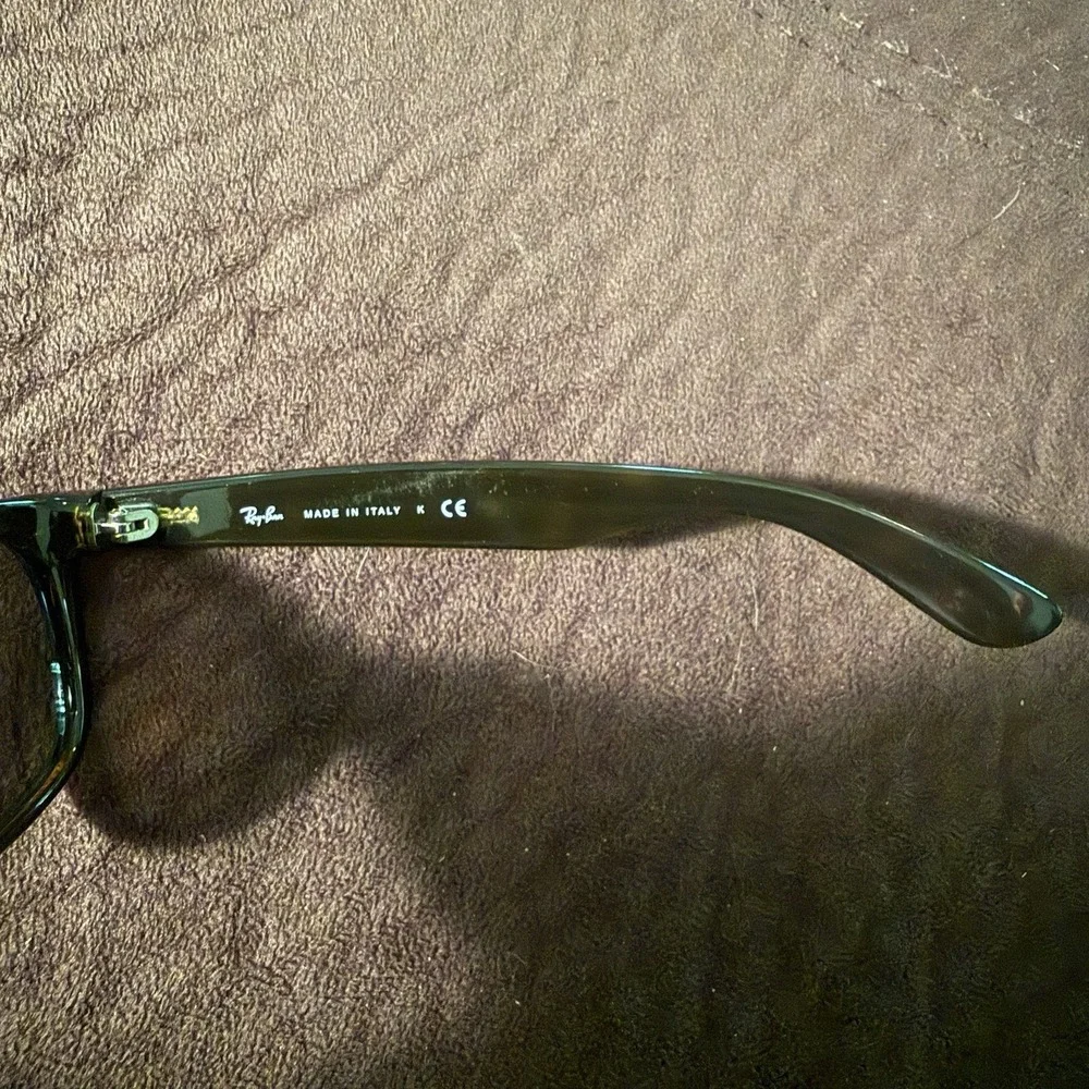 Ray-Ban New Wayfarer Tortoise Green RB2132 Previously Owned Sunglasses